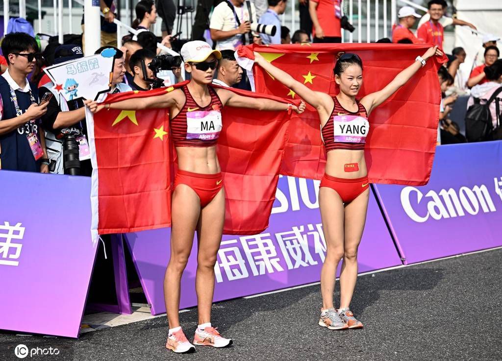 叶辰皱眉问道：美国警察的效率就如此低下吗？连个犯罪团伙都打不干净？费建中苦笑道：真想打肯定能打干净，但之所以打不干净，是因为美国人喜欢玩共存那一套，他们根本就没想打干净。